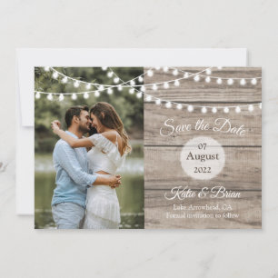 Rustikales Holz und Streichleuchten Save the Date Einladung