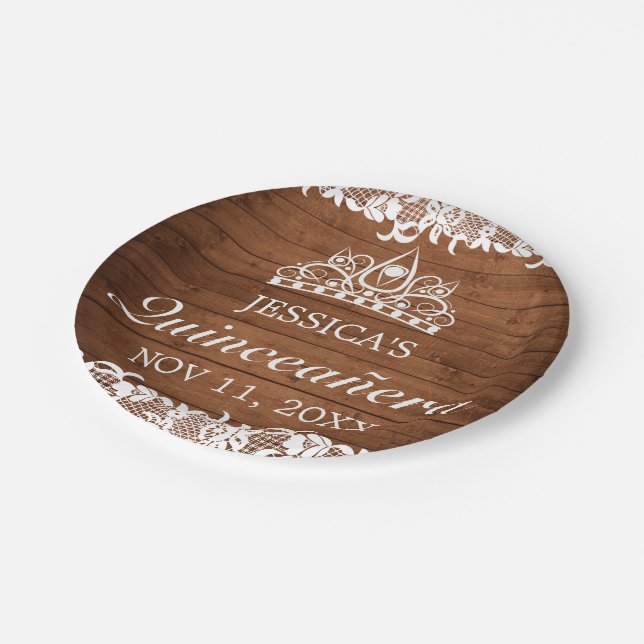 Rustikales Holz und weiße Spitzen Tiara Quinceañer Pappteller (Schrägansicht)
