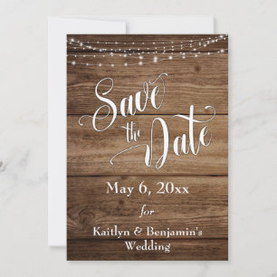 Rustikales Holz, weiße Lichter und aufwändiges Skr Save The Date