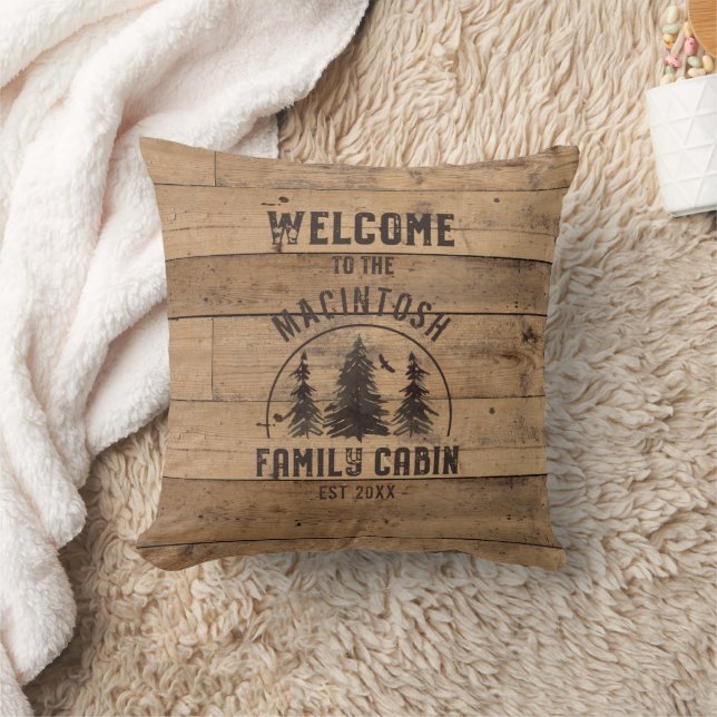 Rustikales Holz - Willkommen in der FAMILIE CABIN Kissen (Decke)