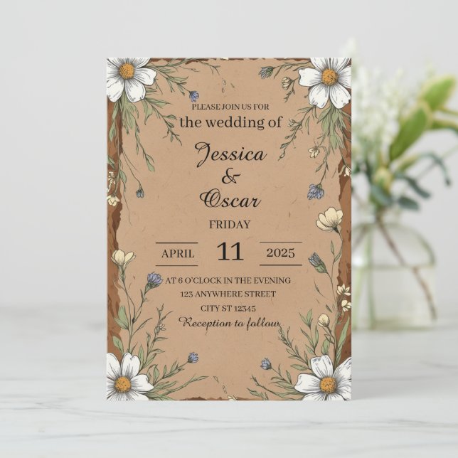 Rustikales Kraftpapier mit Wildblumen Hochzeit Einladung (Stehend Vorderseite)
