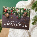 Rustikales Land Weihnachten Vielen Dank Einladungspostkarte<br><div class="desc">Rustikale Weihnachten bedanken sich bei einer Postkarte mit dunklem Holzhintergrund,  festlichen Weihnachtsbaumästen,  Rot- und Goldbaumdekorationen,  Streichquillen und einer personalisierten Wertungsvorlage,  die leicht anzupassen ist.</div>