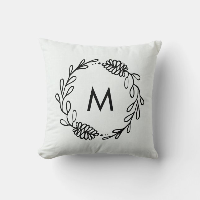 Rustikales Laurel Bauernhaus Pinecone Mit Monogram Kissen (Vorderseite)