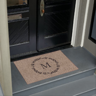 Rustikales Laurel Wreath Bauernhof Burlap Mit Mono Fußmatte