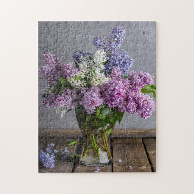 Rustikales Lilac Floral Bouquet aus Glas Vase (Vertikal)