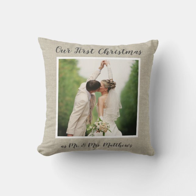Rustikales Linen First Christmas Newlyweds Foto Kissen (Vorderseite)