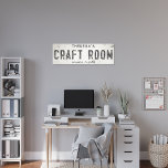 Rustikales modernes Bauernhaus Kunsthandwerksaal & Leinwanddruck<br><div class="desc">Entspannen Sie in unserem stilvollen Zimmer mit dem Logo "Stretched Leinwand Wall Art Craft Room", wo zeitloser Charme und moderne Bauernästhetik aufeinander treffen. Dieses Kunstwerk verbindet mühelos rustikale Eleganz mit einem industriellen Vorsprung, mit einem zerrissenen und bedrängten Hintergrund aus weißem Imitat, der durch das Zerkleinern von Farben und verwitterten Texturen...</div>