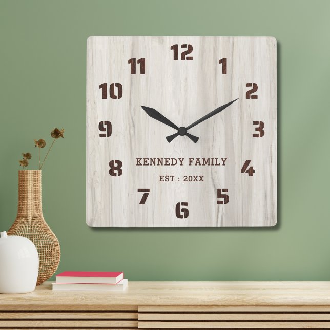 Rustikales Naturholz Familienname Bauernhof Quadratische Wanduhr (Von Creator hochgeladen)