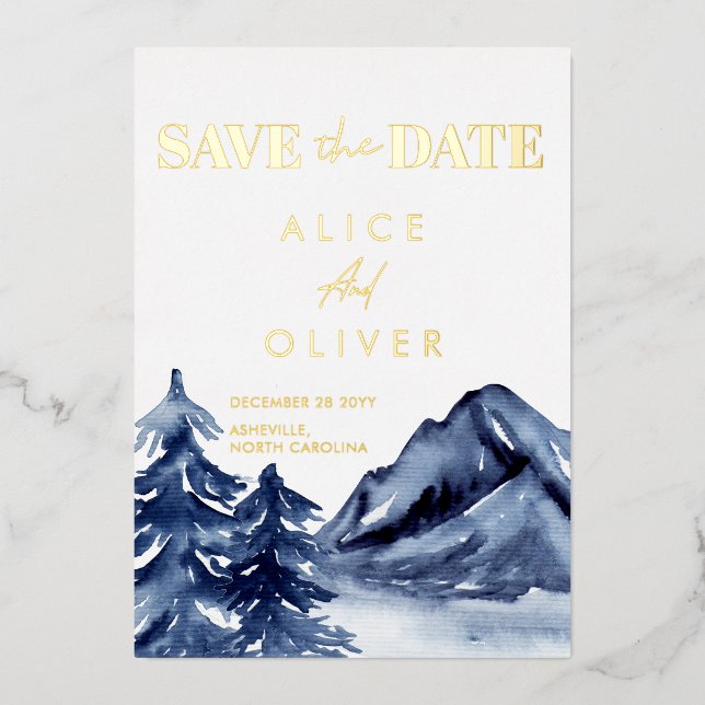 Rustikales Navy Blue Trees Mountain Save the Date Folieneinladung (Vorderseite)