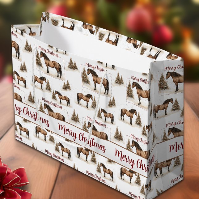 Rustikales Pferd Frohe Weihnachten Winterurlaub Große Geschenktüte (Rustic Christmas gift bag with watercolor horses, snowy evergreen trees, and red Merry Christmas)