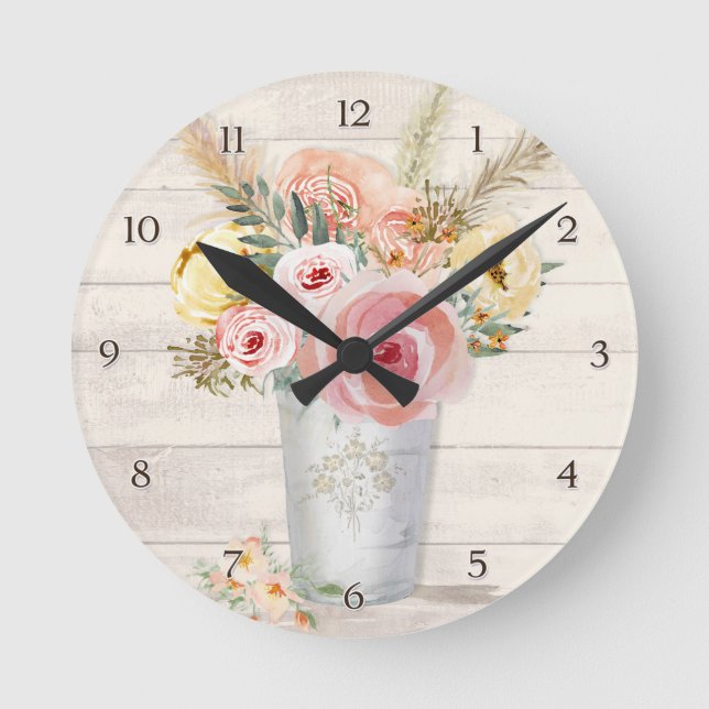 Rustikales Rosenholz Rosen Blumenstrauß Pampas Gra Runde Wanduhr (Vorderseite)