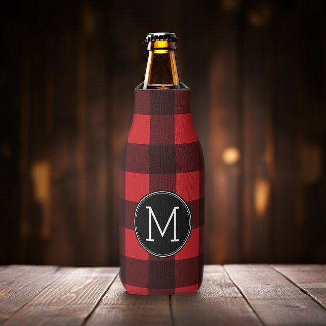 Rustikales rotes Buffalo Kariertes Muster Monogram Flaschenkühler (Personalize this red and black buffalo plaid bottle cooler with your monogram.)
