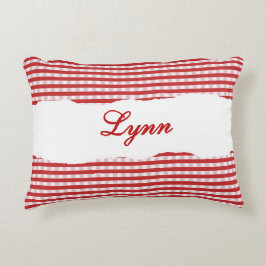 Rustikales rotes Gingham mit personalisiertem Name Dekokissen
