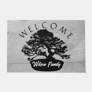 Rustikales Schwarz und Weiß Bonsai Familienname Ma Fußmatte