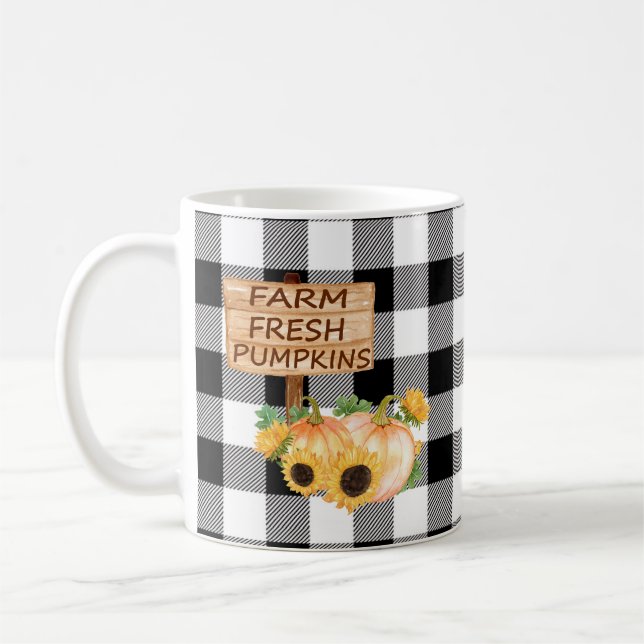 Rustikales Schwarz und Weiß Kariert mit Herbstpump Kaffeetasse (Links)