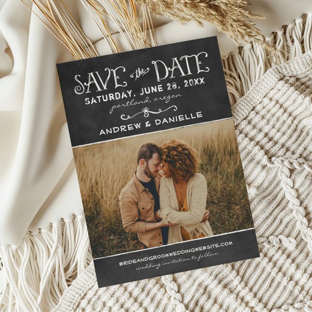 Rustikales Script Chalkboard Hochzeitsstift Foto B Save The Date (Von Creator hochgeladen)