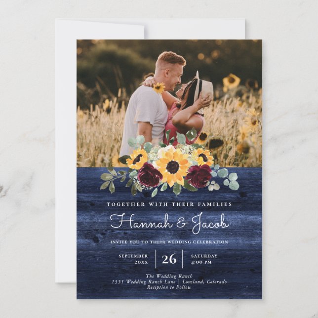 Rustikales Sonnenblumenöl-Foto Navy Blue Wood Wedd Einladung (Vorderseite)