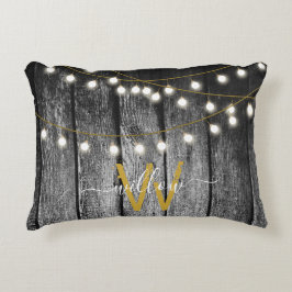 Rustikales Stall Black Wood Gold String Lights Mon Dekokissen