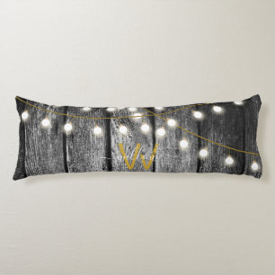 Rustikales Stall Black Wood Gold String Lights Mon Seitenschläferkissen