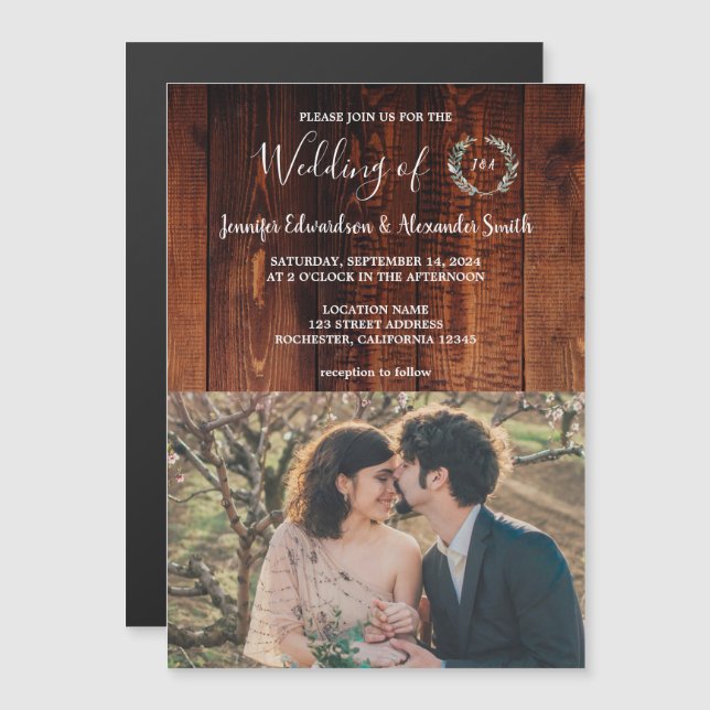 Rustikales Stallholz mit Monogramm Foto Hochzeit Magneteinladung (Vorne/Hinten)