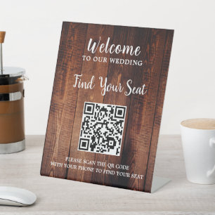 Rustikales Stallholz QR Code Hochzeitssitze Sockelschild