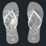 Rustikales Vintages Octopus Monogramm Flip Flops<br><div class="desc">Maßgeschneiderte gedreht Flop-Sandalen mit einer rustikalen nautischen Vintagen Oktopus-Abbildung und einem eigenen Monogramm oder anderem Text. Klicken Sie auf Anpassen,  um Schriftart und Farben zu ändern oder eigene Bilder hinzuzufügen,  um ein einzigartiges Design zu erstellen!</div>