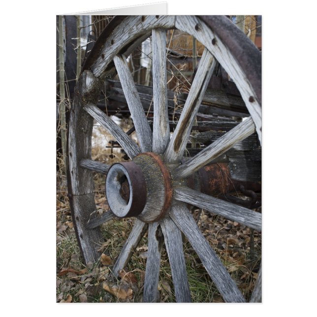 Rustikales Wagenrad aus Holz (Vorne)