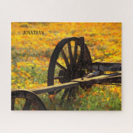 Rustikales Wagenrad / Gelbe und orange Wildblumen