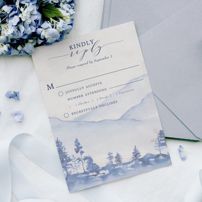 Rustikales Wald Blaue Wasserfarbe Mahlzeit RSVP Karte (Invigorate your wedding guests with the refreshing charm of our Blue Mountain Watercolor RSVP Card. )