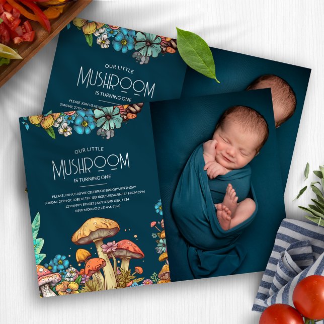 Rustikales Waldmushroom Fungi 1. Geburtstag Foto Einladung (Rustic Woodland Mushroom Fungi 1st Birthday Photo Invitation)