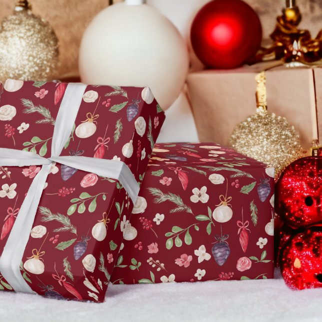 Rustikales Weihnachtsblumenbaummuster Geschenkpapier (Rustic Christmas floral bauble watercolor pattern Wrapping Paper on red)