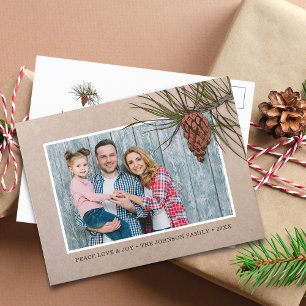 Rustikales Weihnachtsfoto Zapfen Braunes Kraftpapi Feiertagspostkarte