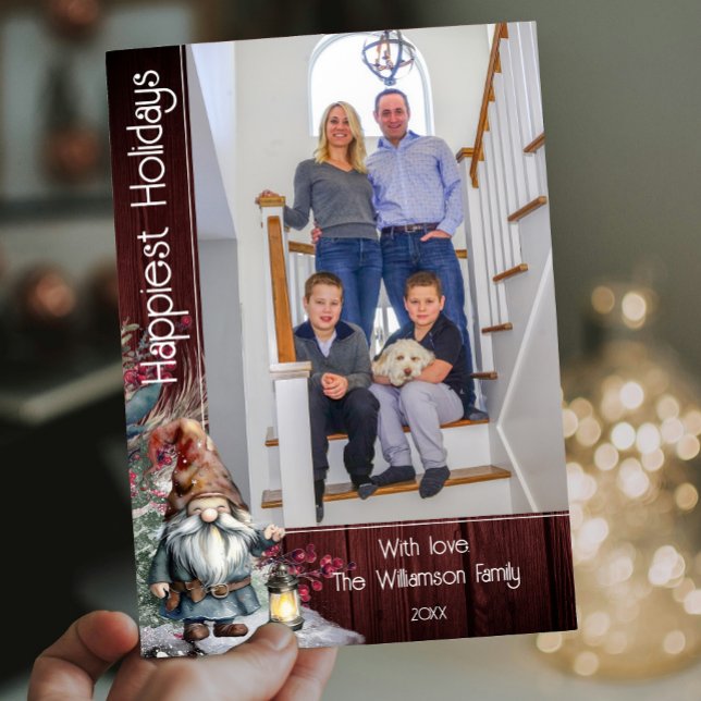 Rustikales Weihnachtsgottchen - Rotes Foto Feiertagskarte (Red Rustic Watercolor Christmas Gnome Photo Holiday Card)