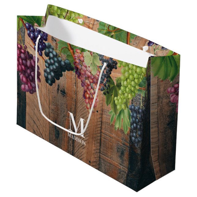 Rustikales Weinbauholz und Traubenmonogramm Große Geschenktüte (Vorderseite Schrägansicht)