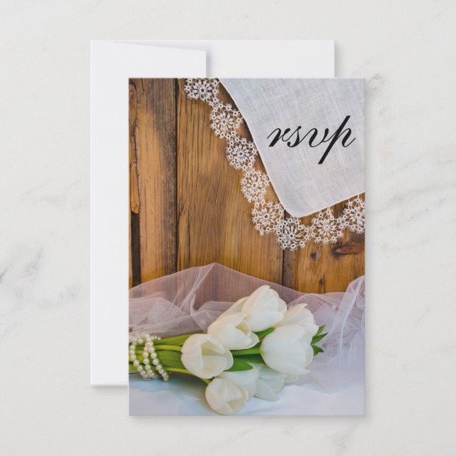 Rustikales White Tulips Barn Wedding RSVP Ansprech Karte (Vorderseite)