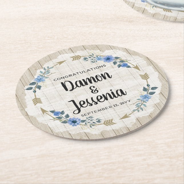 Rustikales Wood Boho Arrows & Blue Floral Wedding Runder Pappuntersetzer (Angewinkelt)