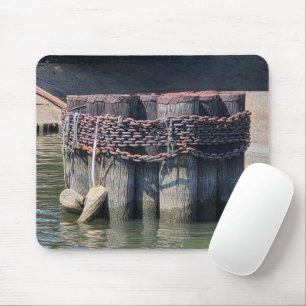 Rusty Chains umschlungen um Hafenstreifen Mousepad