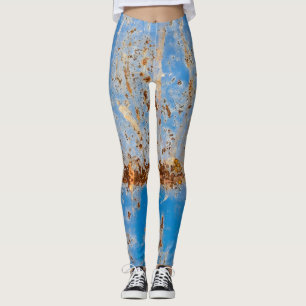 Rusty Metallstruktur, blau gekratzte Dekoration. Leggings