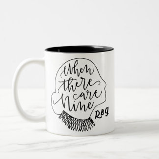 Ruth Bader Ginsburg, wenn es neun RBG gibt Zweifarbige Tasse