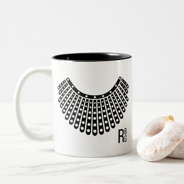 Ruth Bader White Lace Colla, berüchtigte RBG Zweifarbige Tasse (Mit Donut)