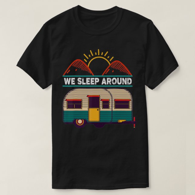 RV Camping Trailer Geschenke schlafen wir um Campe T-Shirt (Design vorne)