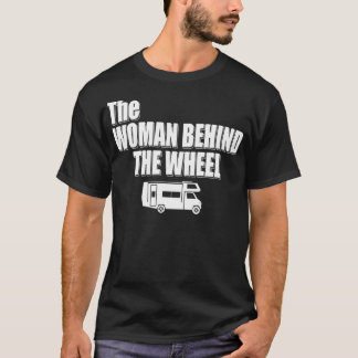 RV-Reise-Platz der Frau hinter der Wh T-Shirt