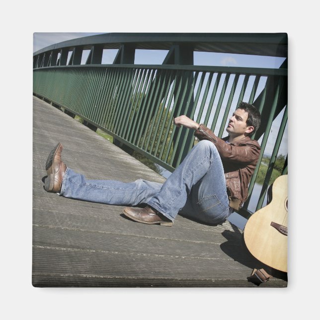 Ryan Kelly Music - Magnet - Guitare (Devant)