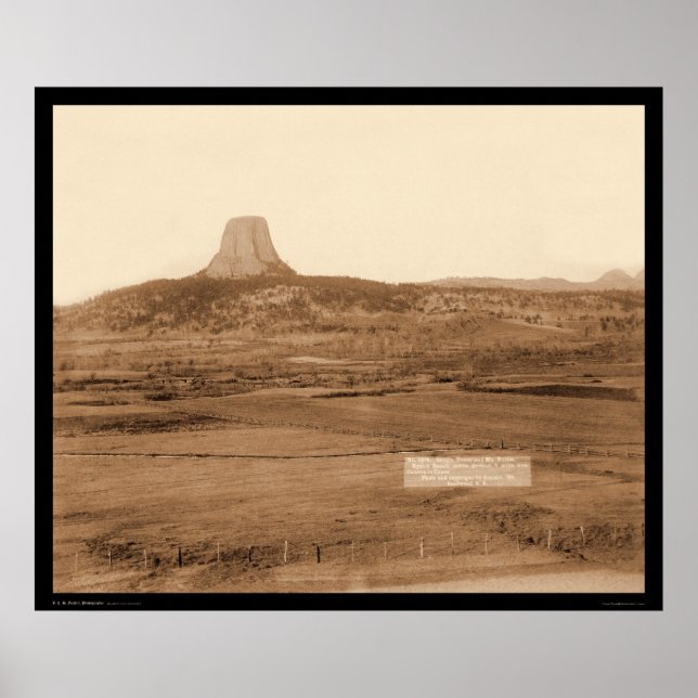Ryan's Ranch & Distant View Devil's Tower WY 1890 Poster (Vorne)