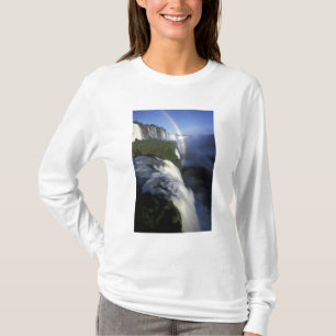 S.A., Brasilien, Iguassu Falls mit Regenbogen T-Shirt