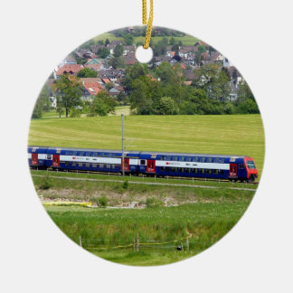 S-Bahn-7z5 Zug im Land in Europa Ornament