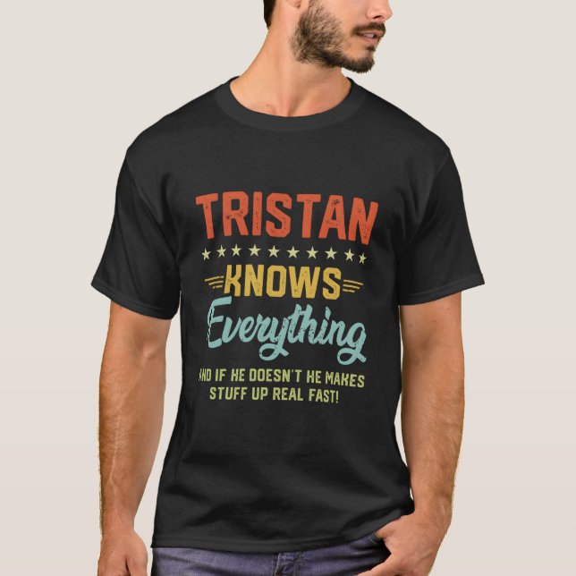 S Tristan Knows Everything Name Personalized Jokes T-Shirt (Vorderseite)