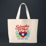 Sabaidee Pi Mai – Happy Lao New Year Jumbo Stoffbeutel<br><div class="desc">Celebrate Pi Mai Lao with this colorful “Sabaidee Pi Mai” design featuring the Lao flag heart,  water splashes,  and frangipani flowers. Perfect for Lao New Year celebrations,  temple gatherings,  and showing Lao pride.</div>