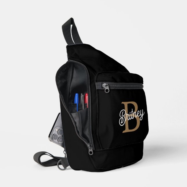 Sac À Bandoulière Monogramme moderne élégant Nom Black Gold Script (Ouvrir)