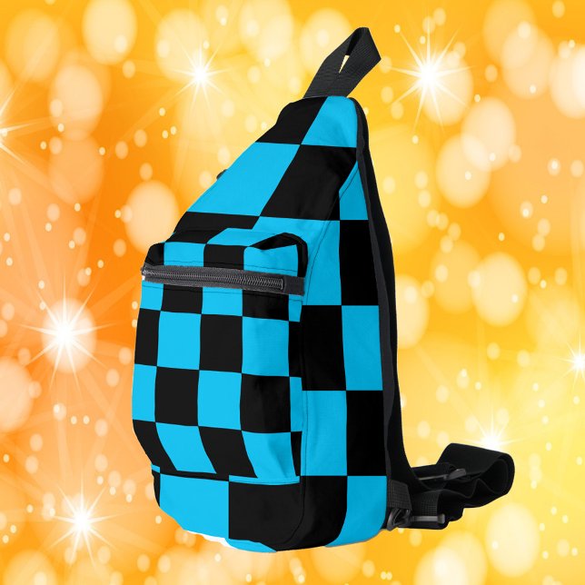 Sac À Bandoulière Motif en damier bleu et noir (A cool sling bag with a blue and black checkerboard pattern)